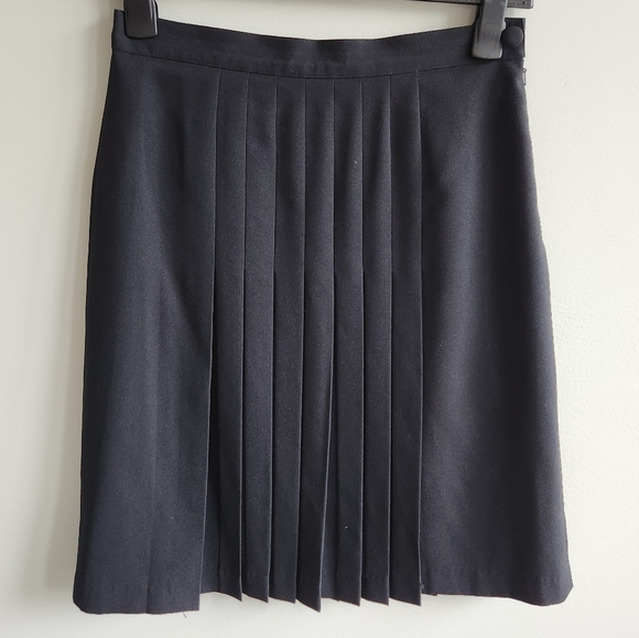 Knee Length Pleated Black Skirt Dark Academia Prep Preppy Size Medium - Picture 1 of 9